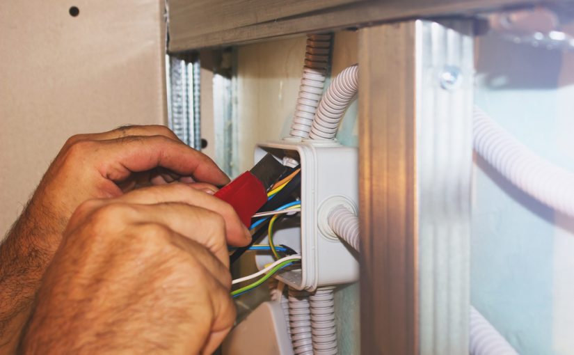 Elektryka w Domu: Innowacyjne Rozwiązania Zapewniające Ochronę, Efektywność Energetyczną i Convenience w Codziennym Życiu Domowników Współczesnych Domów.